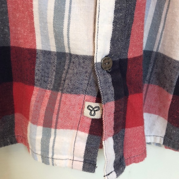 Aritzia TNA Classic fit plaid flannel button down - Picture 3 of 6